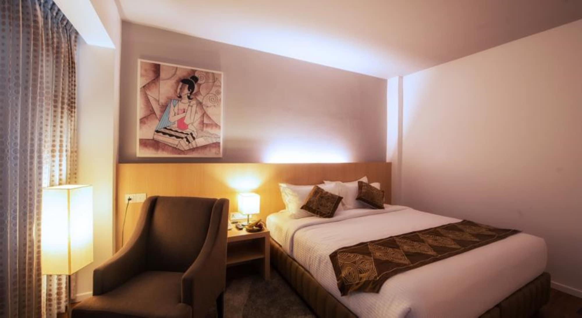 Wyne Hotel Yangon Extérieur photo