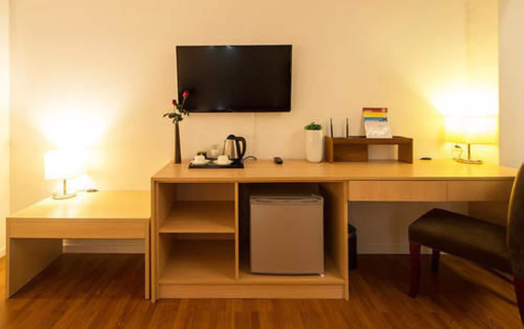 Wyne Hotel Yangon Extérieur photo