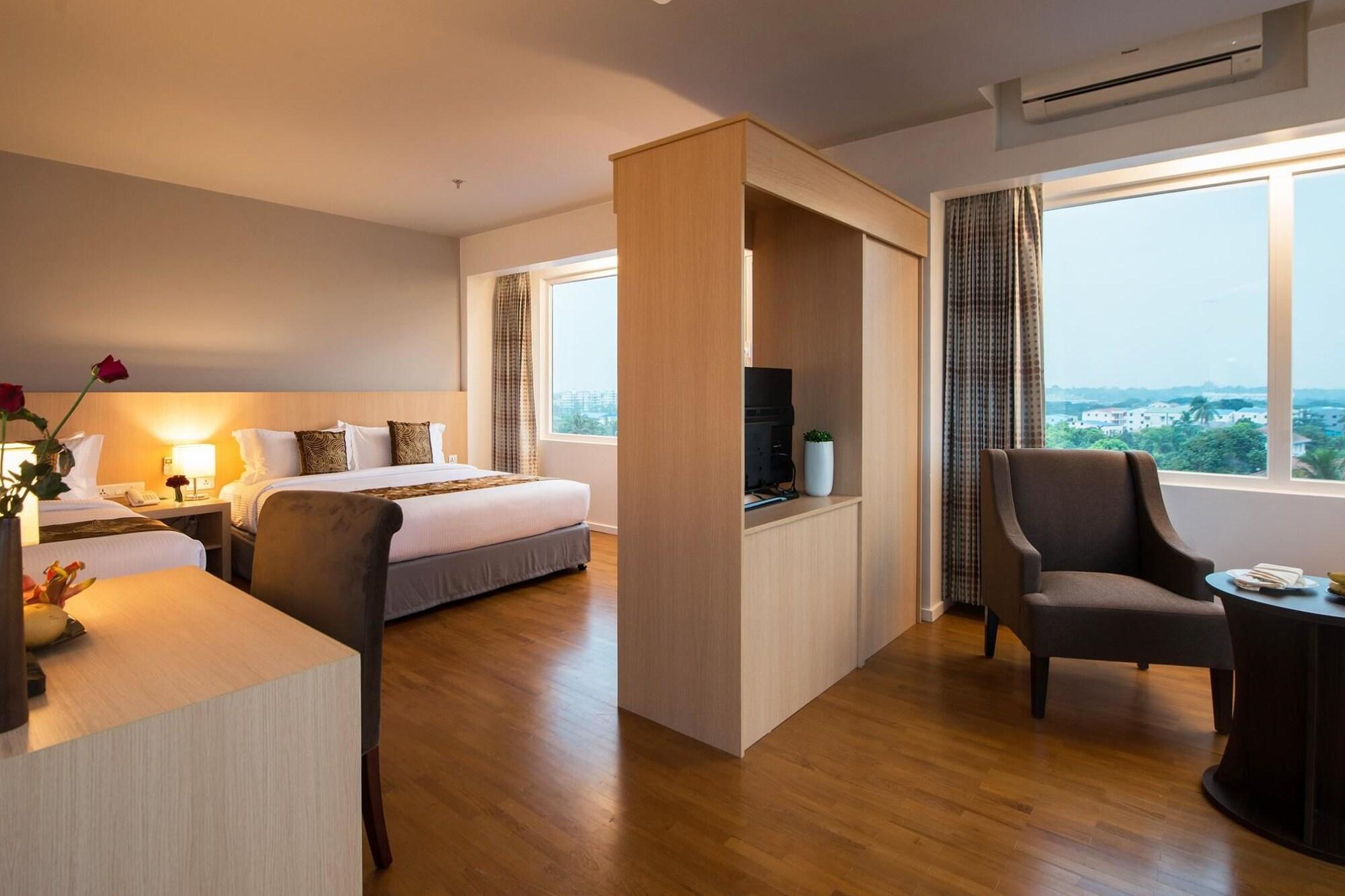 Wyne Hotel Yangon Extérieur photo