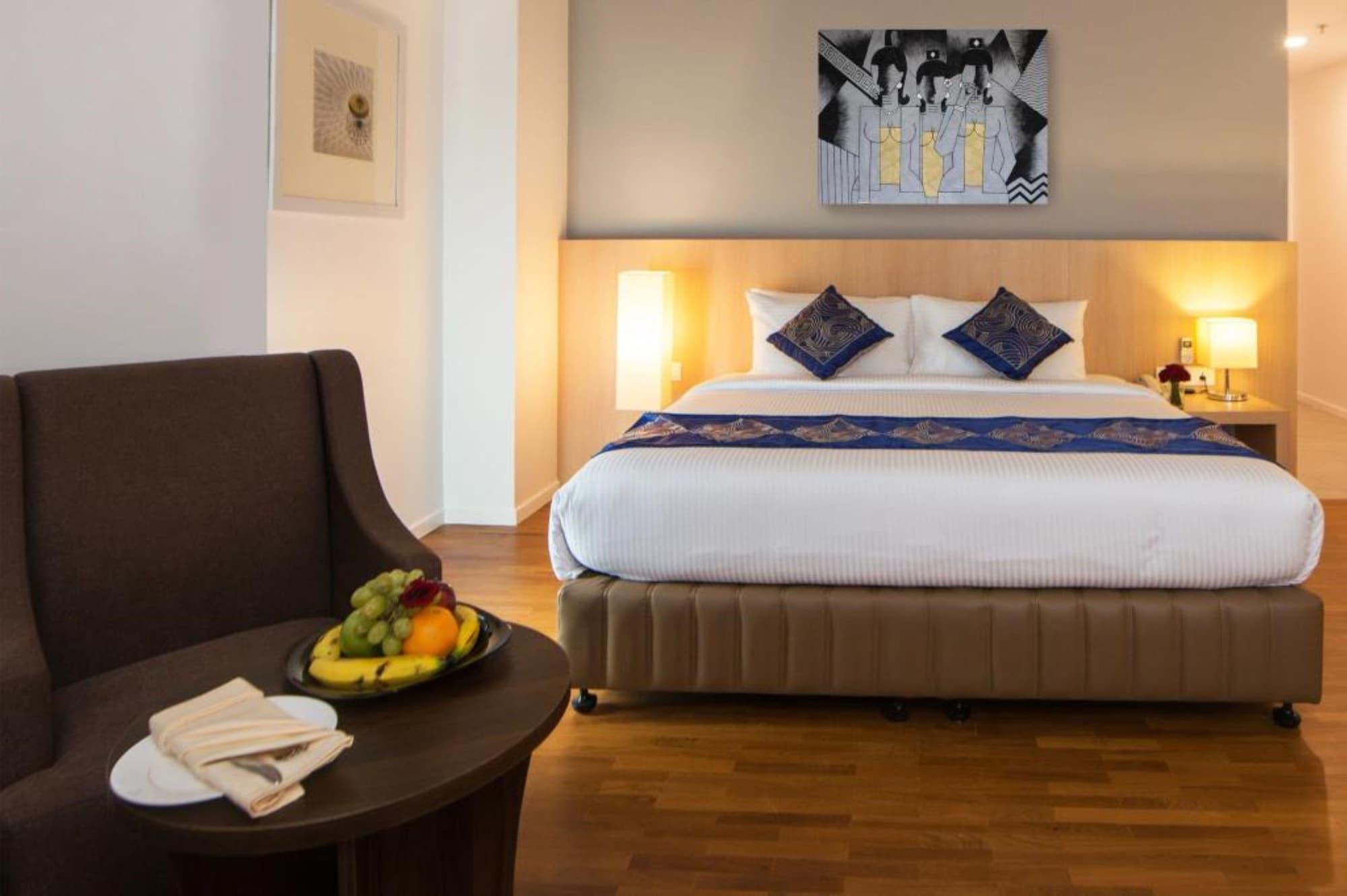 Wyne Hotel Yangon Extérieur photo
