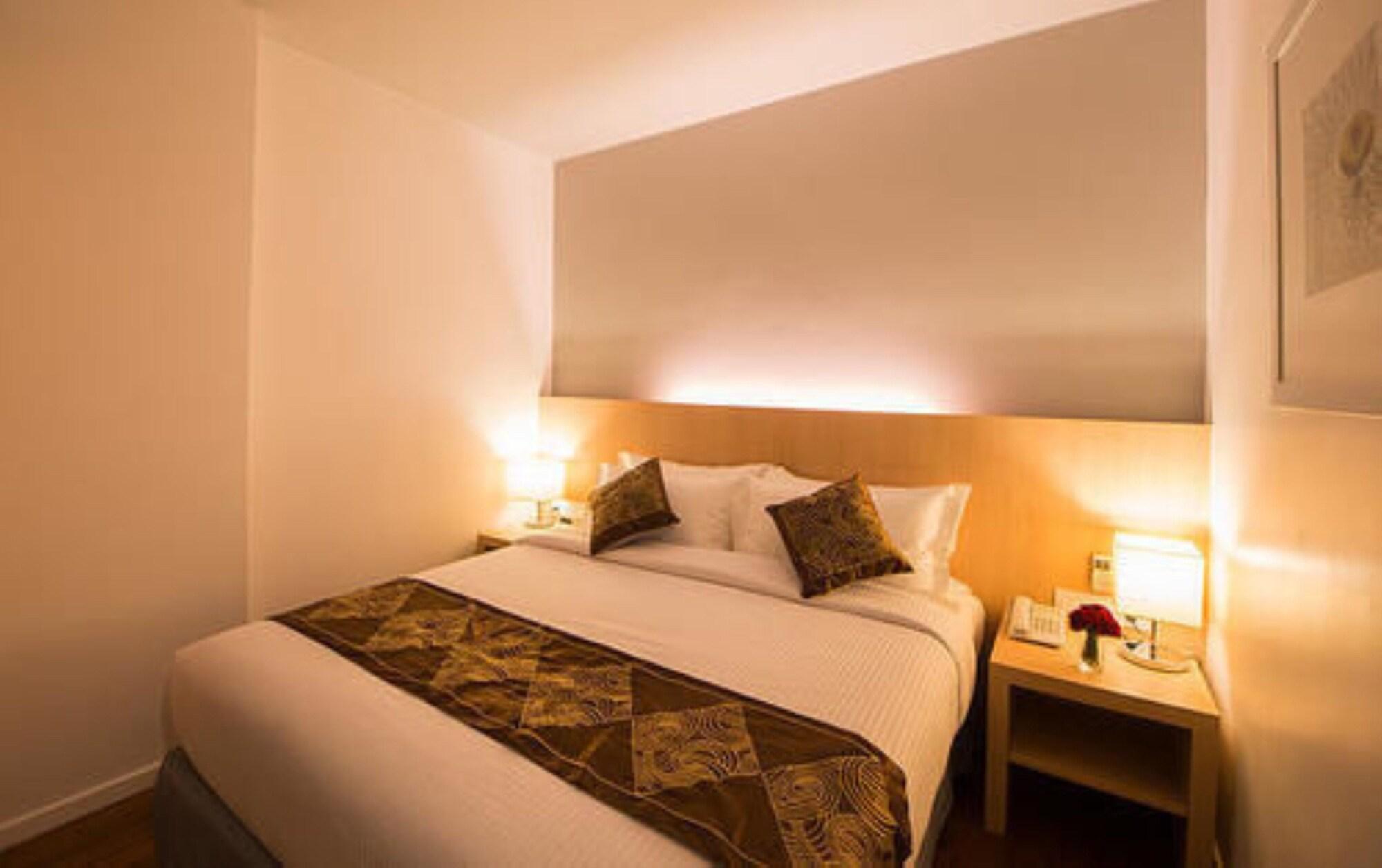 Wyne Hotel Yangon Extérieur photo