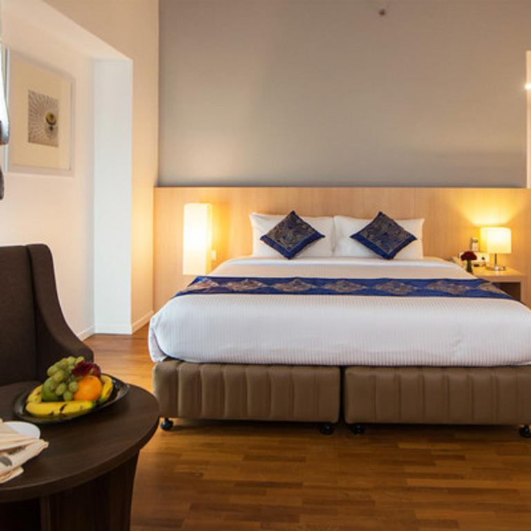 Wyne Hotel Yangon Extérieur photo