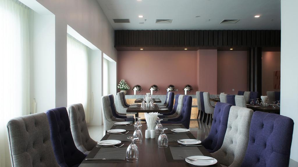Wyne Hotel Yangon Extérieur photo