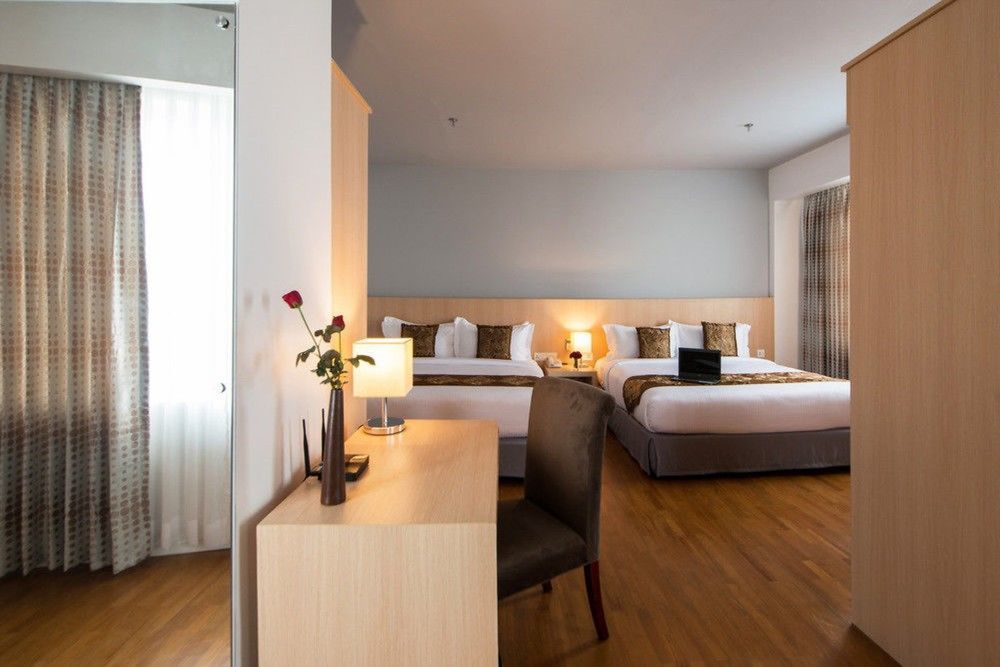 Wyne Hotel Yangon Extérieur photo