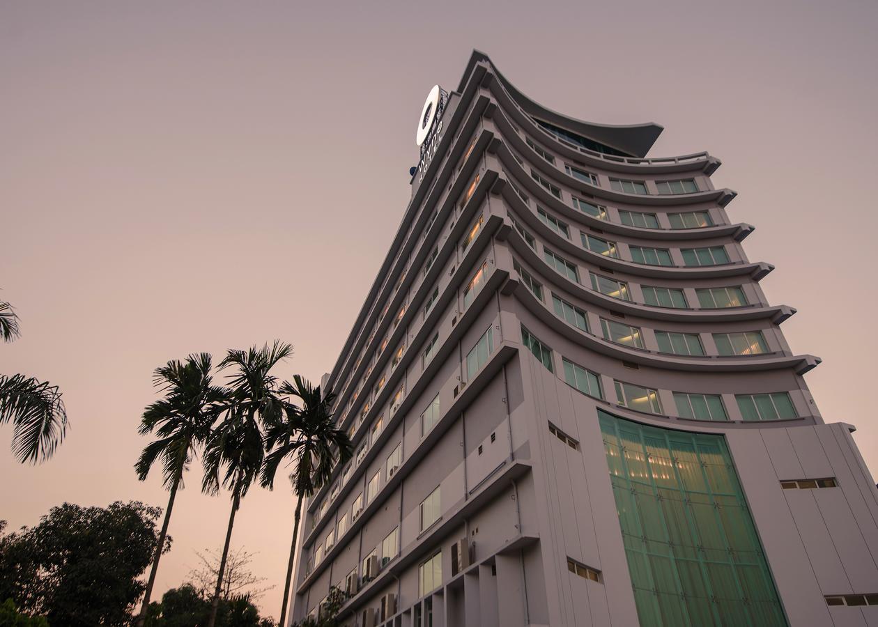 Wyne Hotel Yangon Extérieur photo