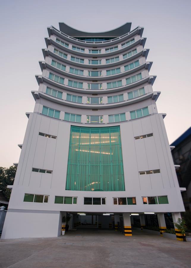 Wyne Hotel Yangon Extérieur photo