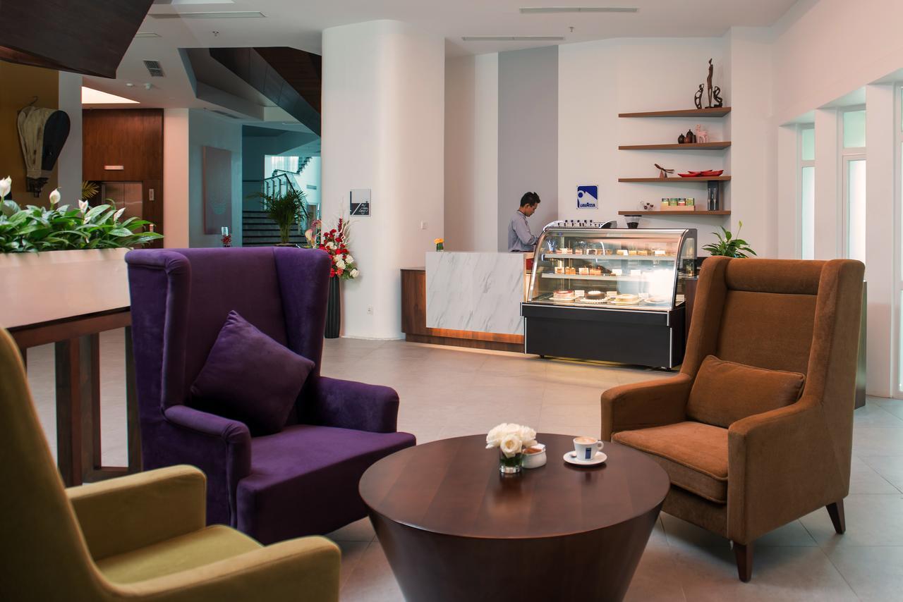 Wyne Hotel Yangon Extérieur photo