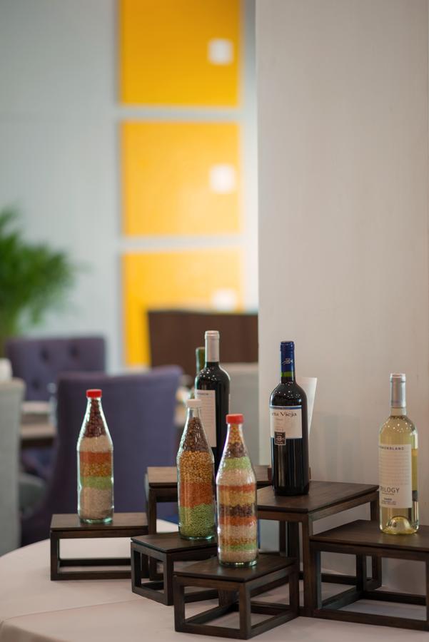 Wyne Hotel Yangon Extérieur photo