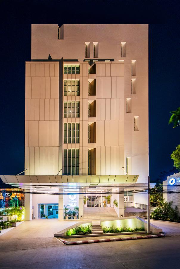 Wyne Hotel Yangon Extérieur photo